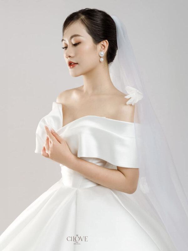 Váy cưới công chúa satin trễ vai – Tối giản nhưng tỏa sáng