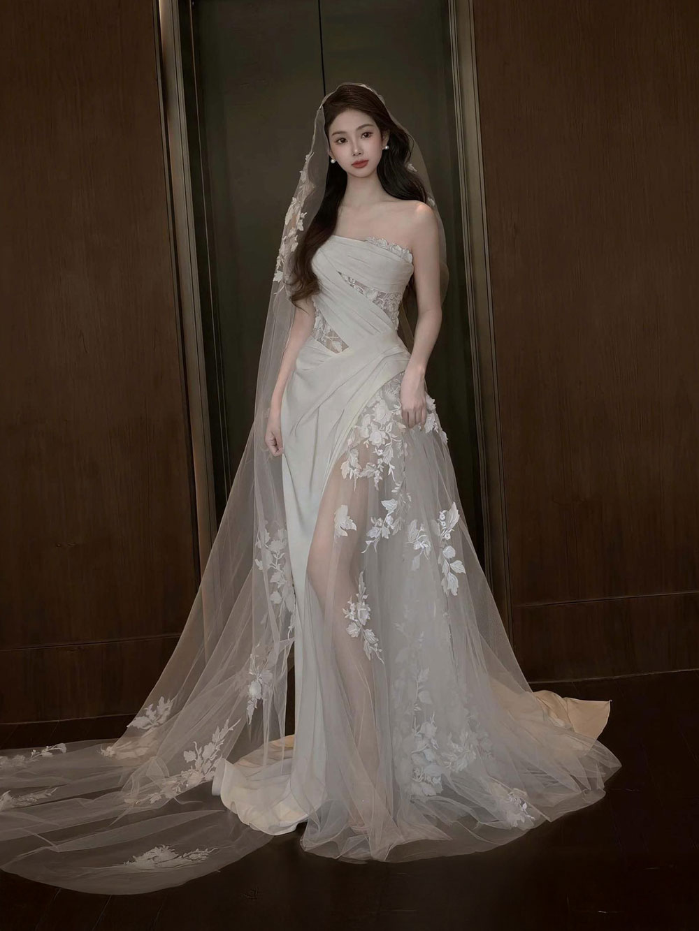 Váy cưới nhẹ nhàng, nhưng vẫn lộng lẫy và có gu