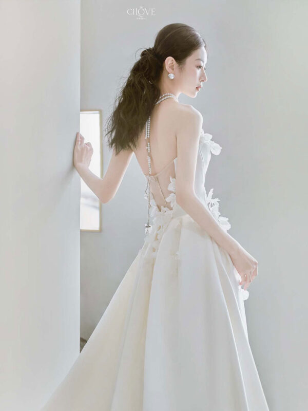 Váy cưới công chúa không tay hoa nổi – Thanh lịch & thời thượng