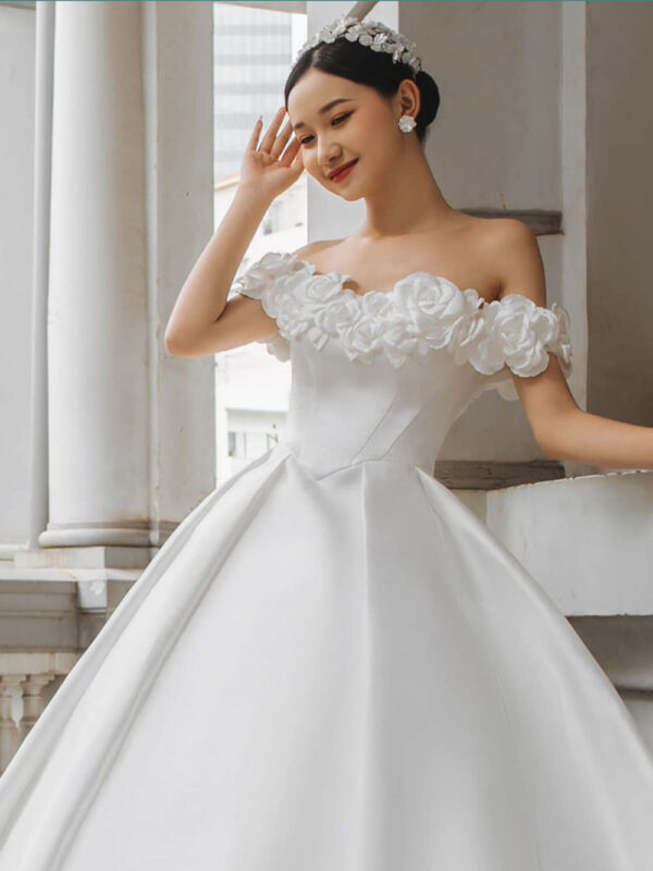Váy Cưới Công Chúa Trễ Vai Hoa 3D Sang Trọng