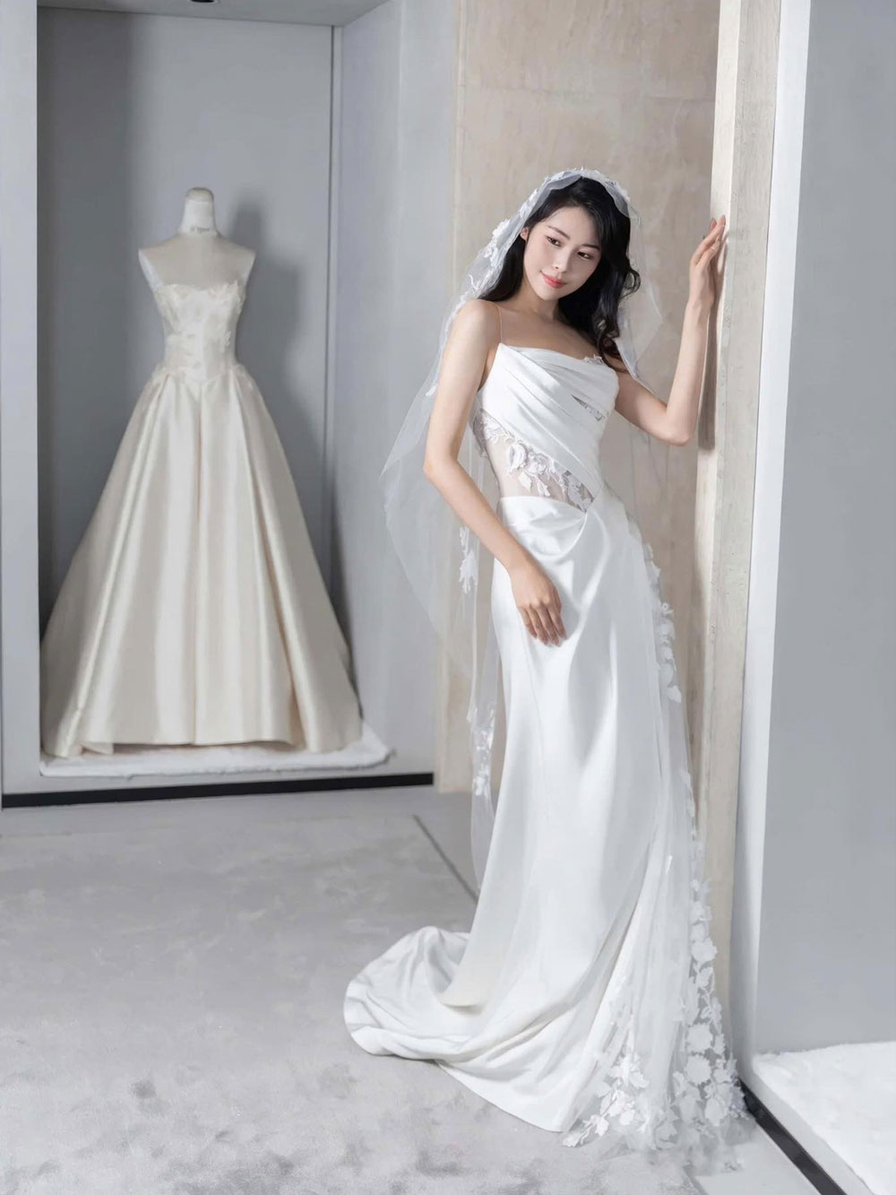 Váy Cưới Với Điểm Nhấn Ren
