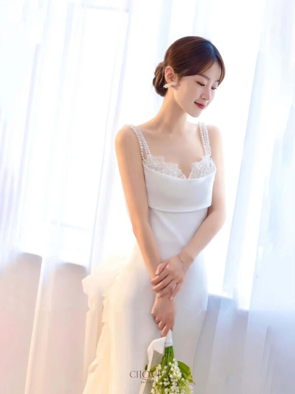 Váy Cưới Hai Dây Ngọc Trai – Suông Tối Giản Thanh Lịch