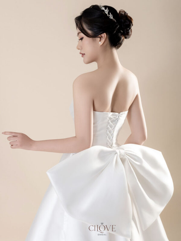 VÁY CƯỚI TRẮNG TỐI GIẢN - NƠ LƯNG CỠ LỚN